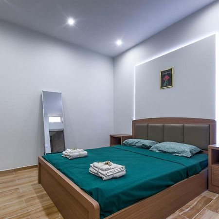 Renovated 2Bd House Close To Pireus Port Екстер'єр фото